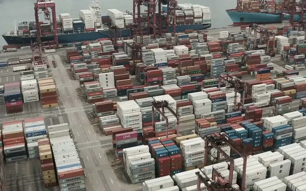 Container and cargo handling